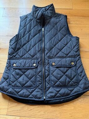 Kenar Quilted Sleeveless Vest in Black with White Micro Dot
